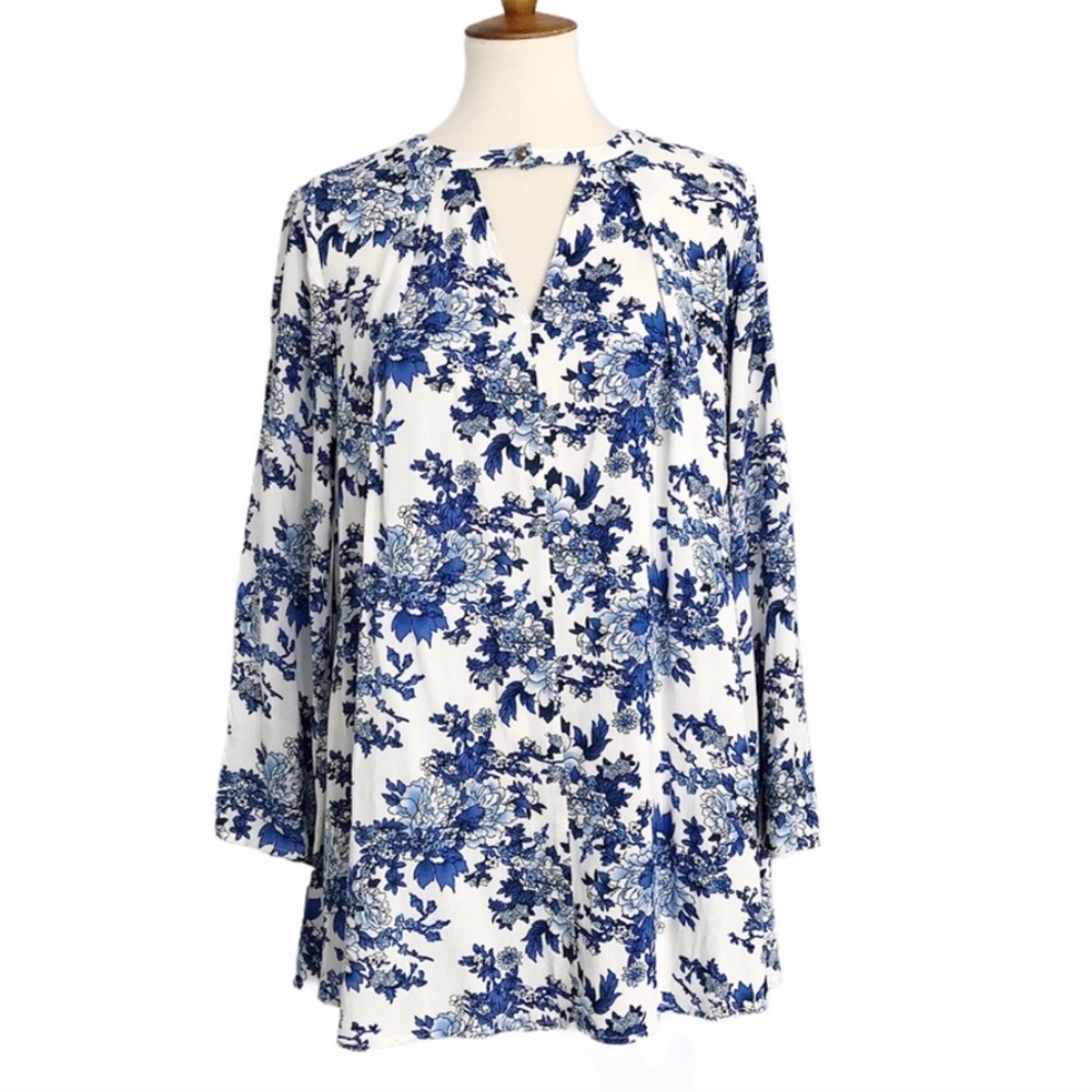 Altar’d State Blue/White Floral Tunic